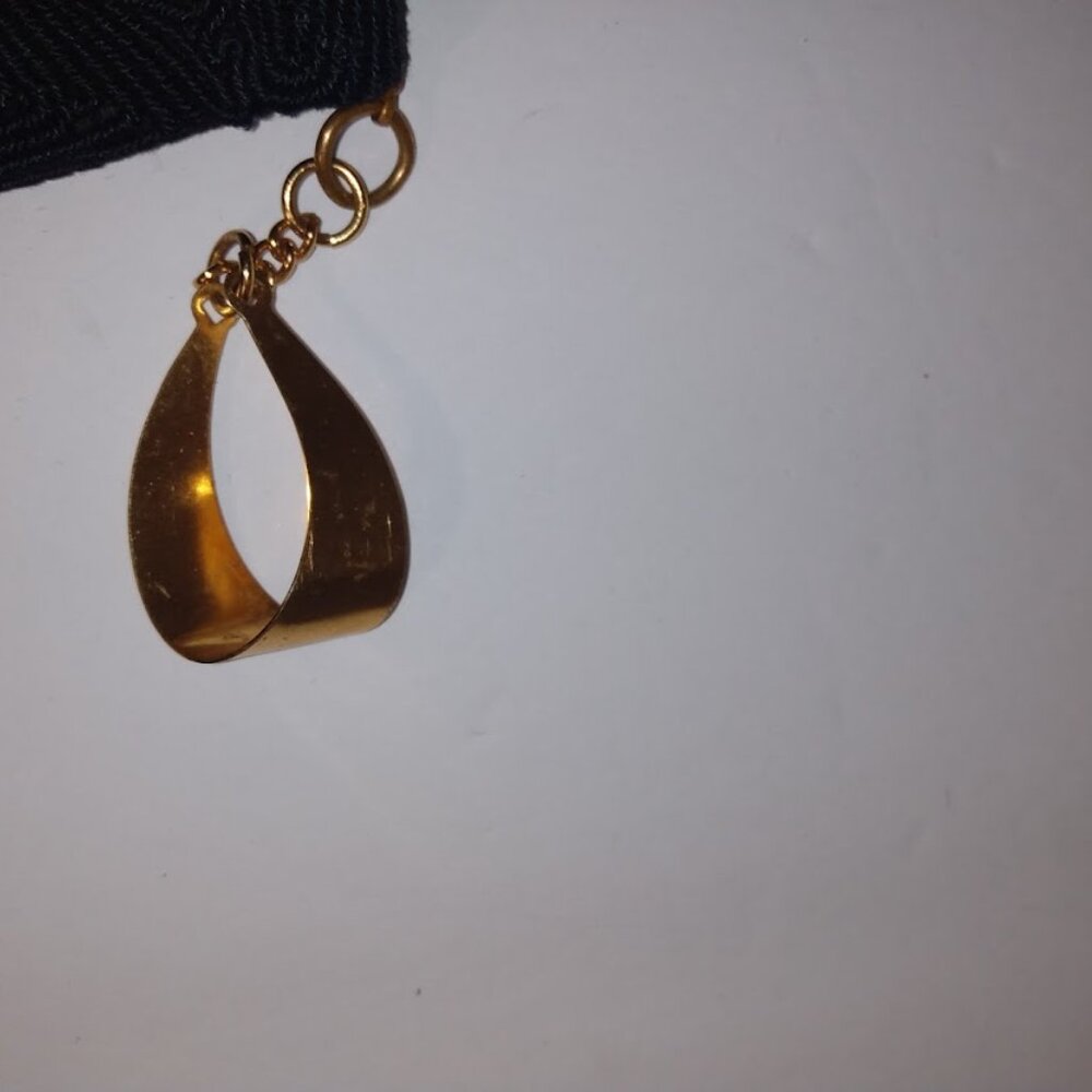 Vintage small black purse with zipper closure. - Picture 3 of 7
